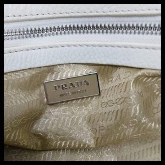 Authentic White Prada Vitello Daino Bianco Leather Bag BR2375 - Picture 4 of 9